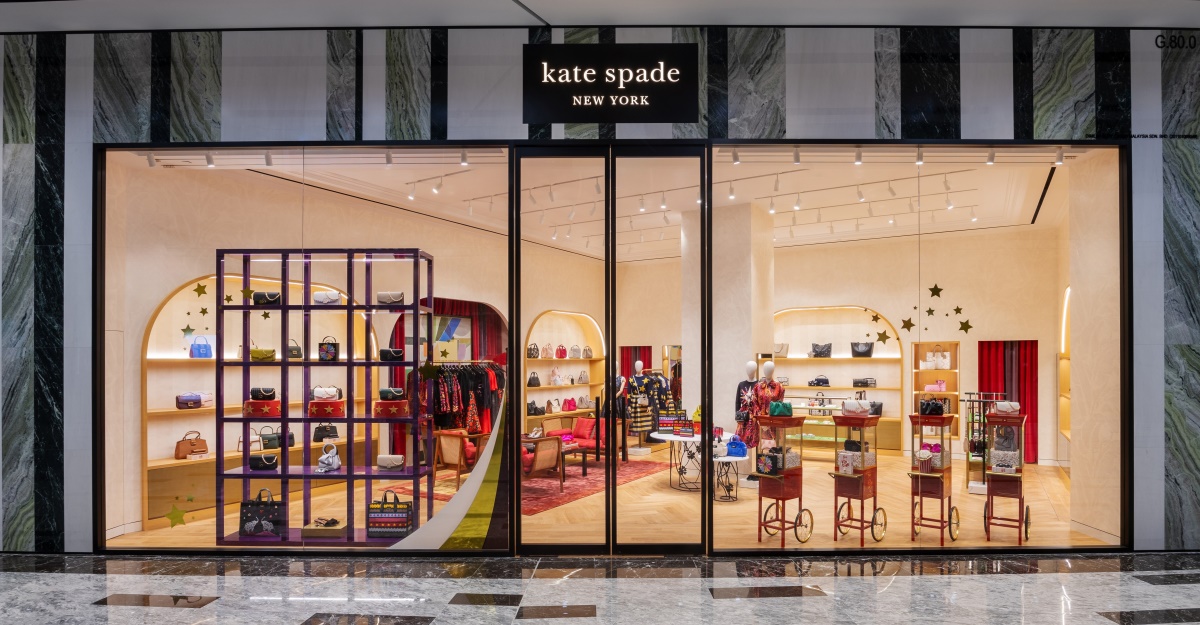 KateSpade-07_C0074-PhotobyAllIsAmazing-HDR storefront.jpg