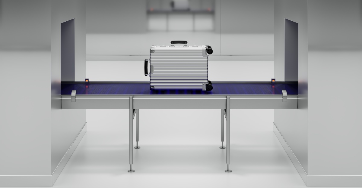 2022.05.06_Rimowa_CabinClassic_FunLux_Wide_Horizontal_Conveyorbelt_cropped.jpg
